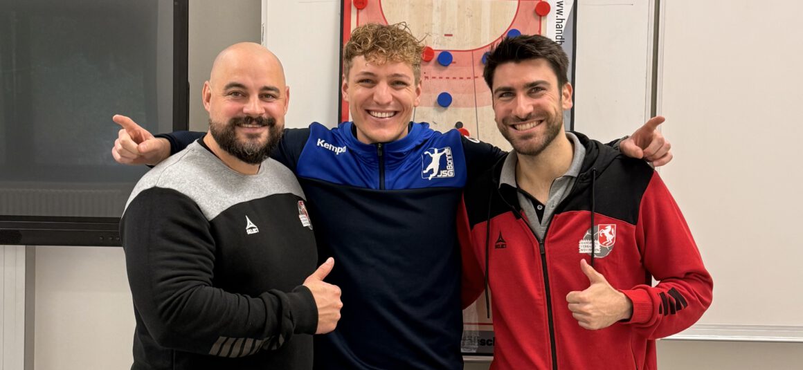 Robin Dick freut sich über seine B-Trainerlizenz Robin Dick freut sich über seine B-Trainerlizenz