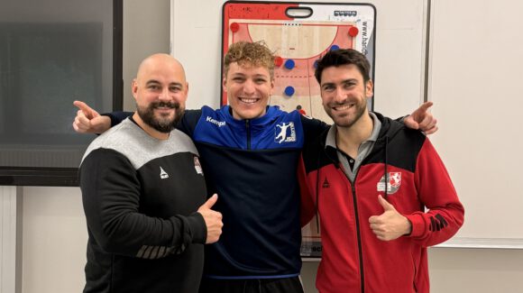 Robin Dick freut sich über seine B-Trainerlizenz Robin Dick freut sich über seine B-Trainerlizenz